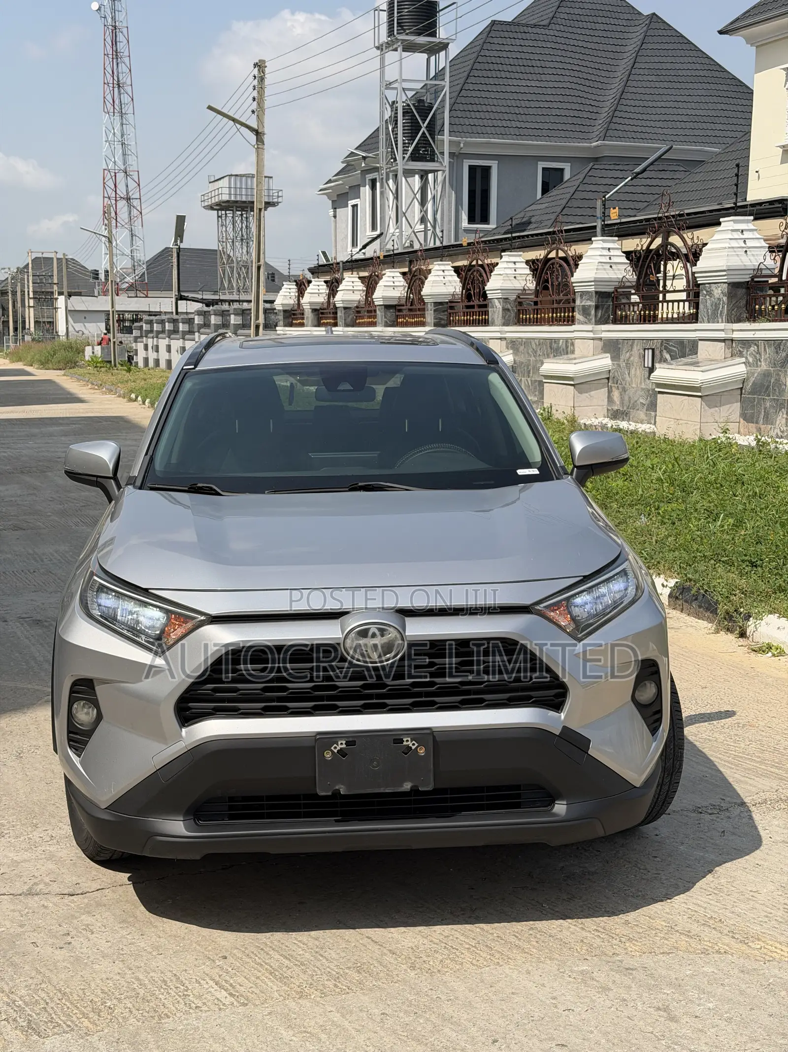 Toyota RAV4 XLE Premium AWD 2019 Silver