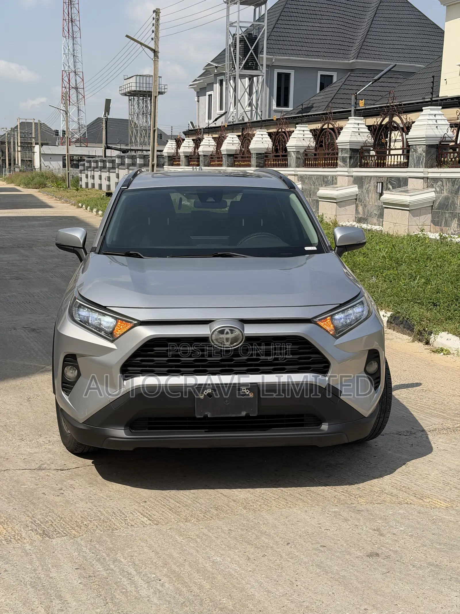 Toyota RAV4 XLE Premium AWD 2019 Silver