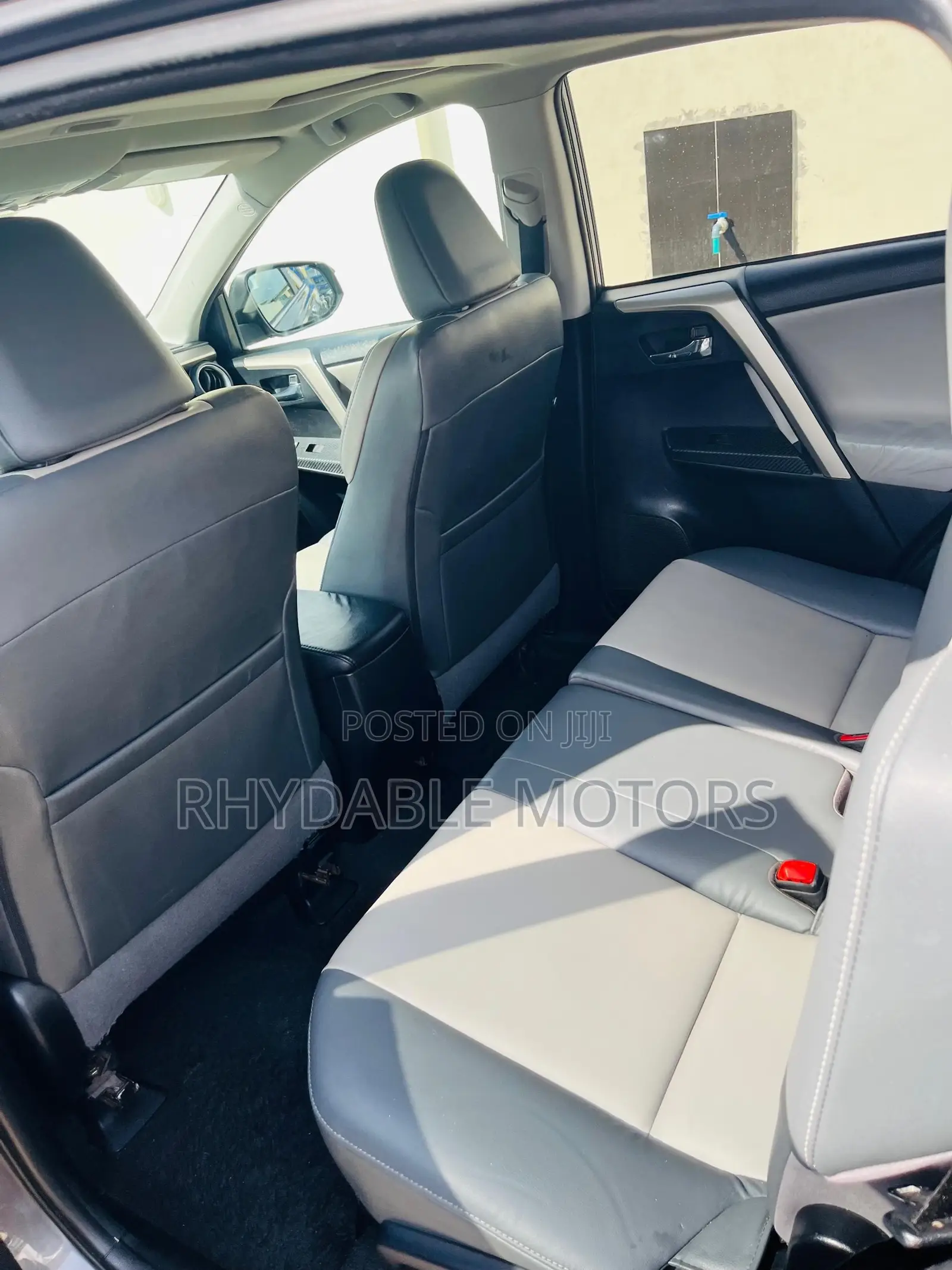 Toyota RAV4 Limited 4dr SUV (2.5L 4cyl 6A) 2015 Gray