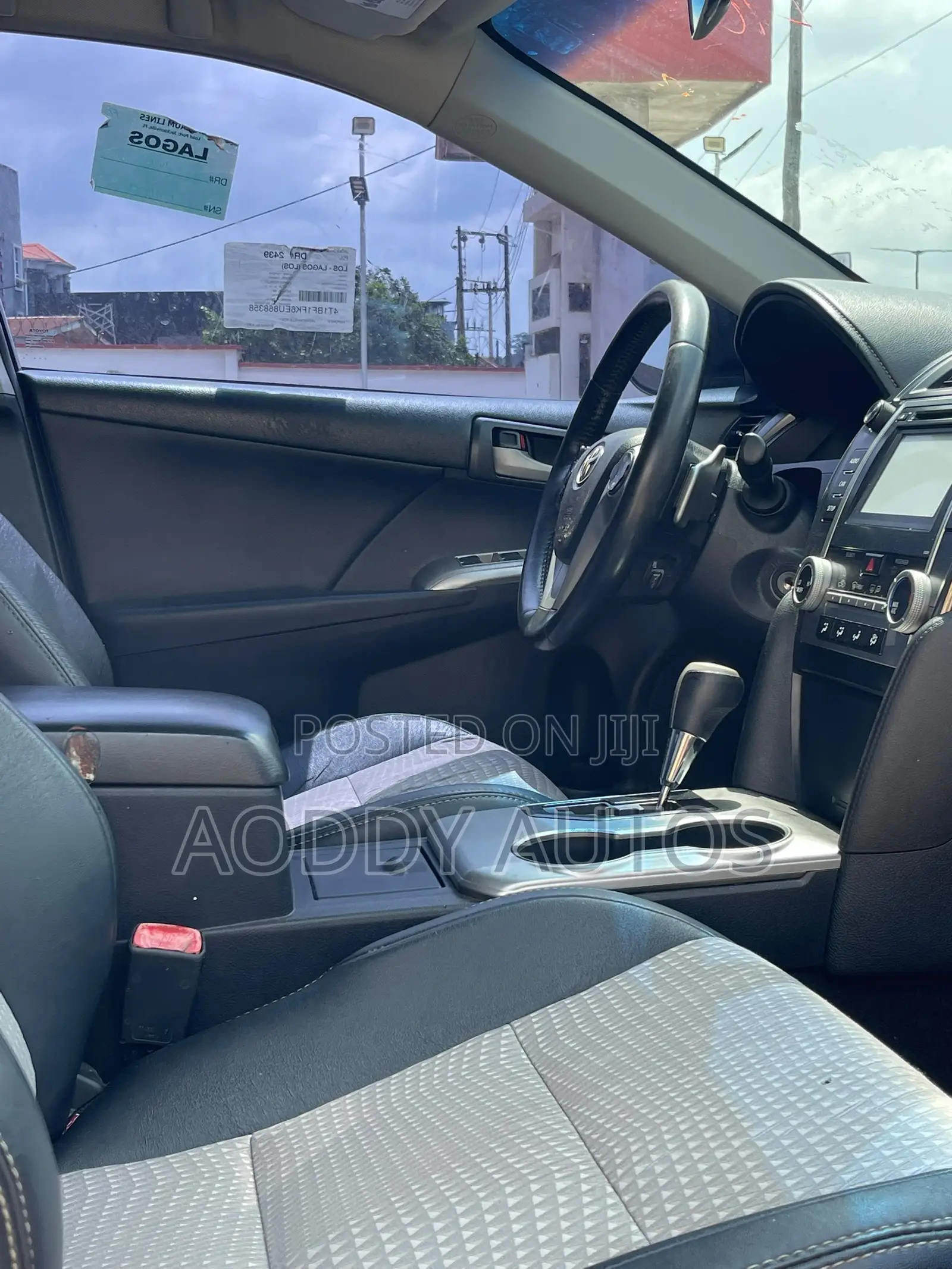 Toyota Camry SE 4dr Sedan (2.5L 4cyl 6A) 2014 Red