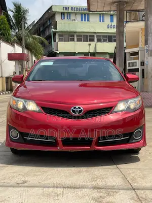 Toyota Camry SE 4dr Sedan (2.5L 4cyl 6A) 2014 Red