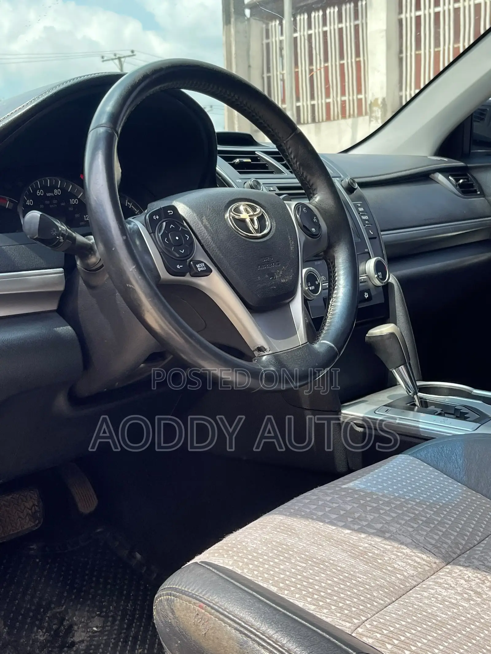 Toyota Camry SE 4dr Sedan (2.5L 4cyl 6A) 2014 Red