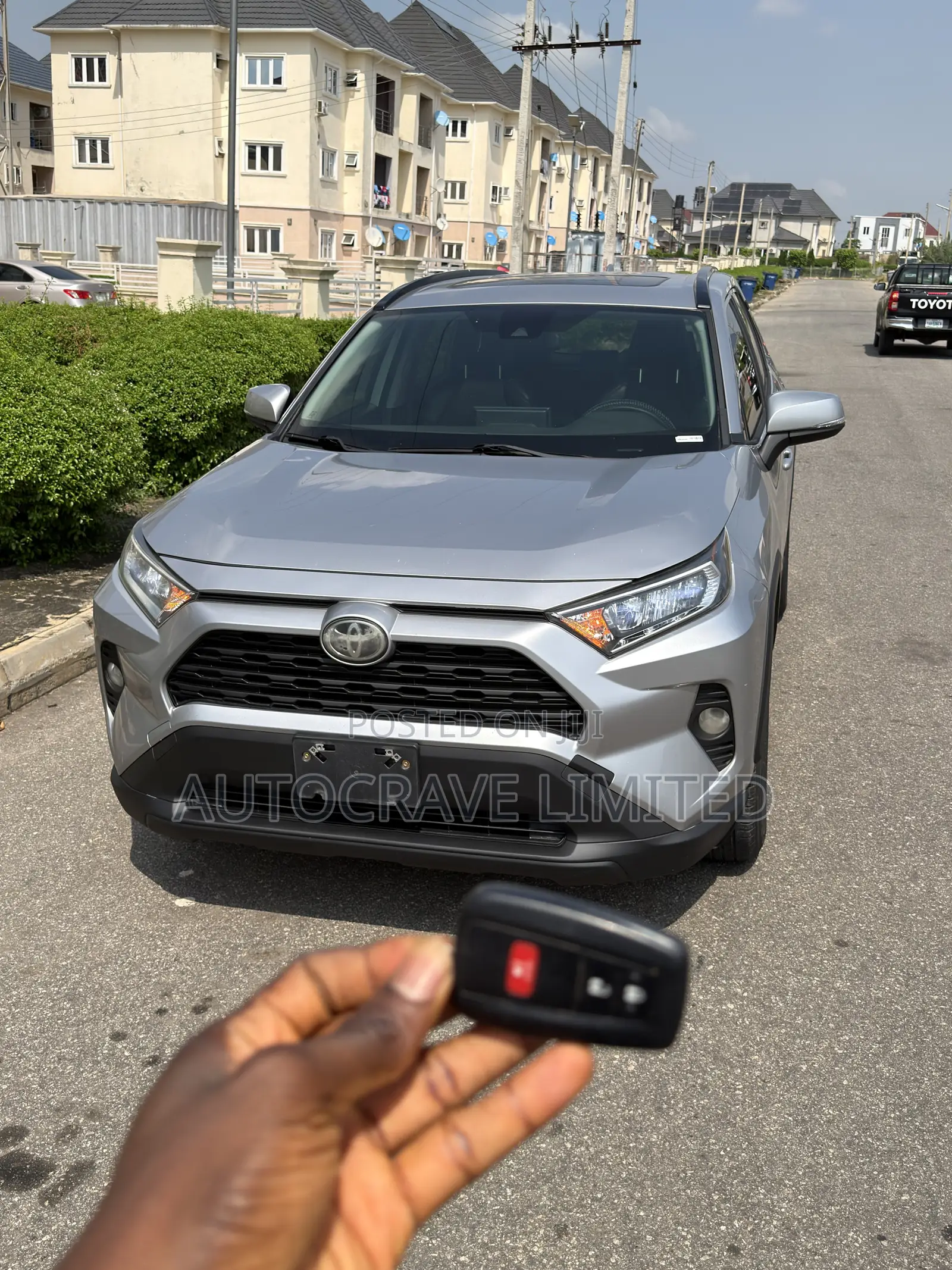 Toyota RAV4 XLE Premium AWD 2019 Silver