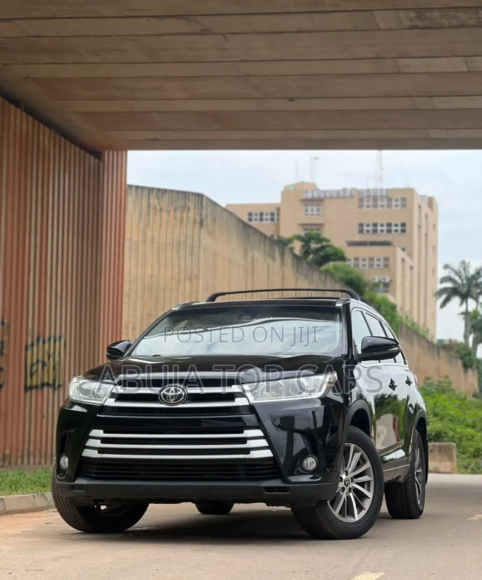 Toyota Highlander XLE 4x4 V6 (3.5L 6cyl 8A) 2017 Black