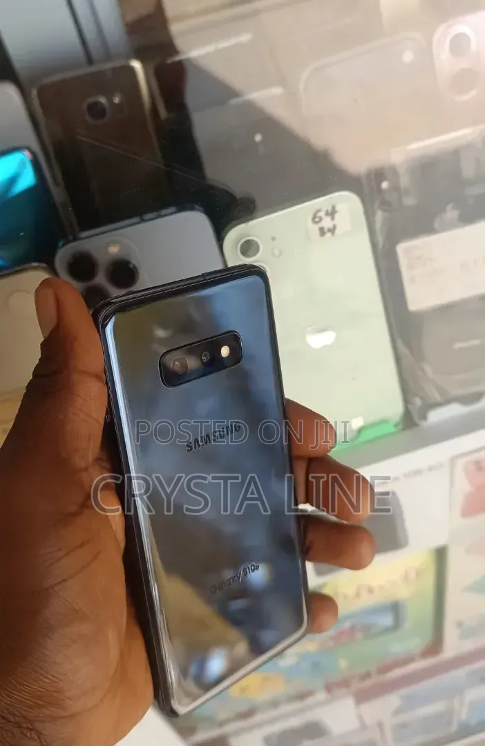 New Samsung Galaxy S10e 128 GB Gray