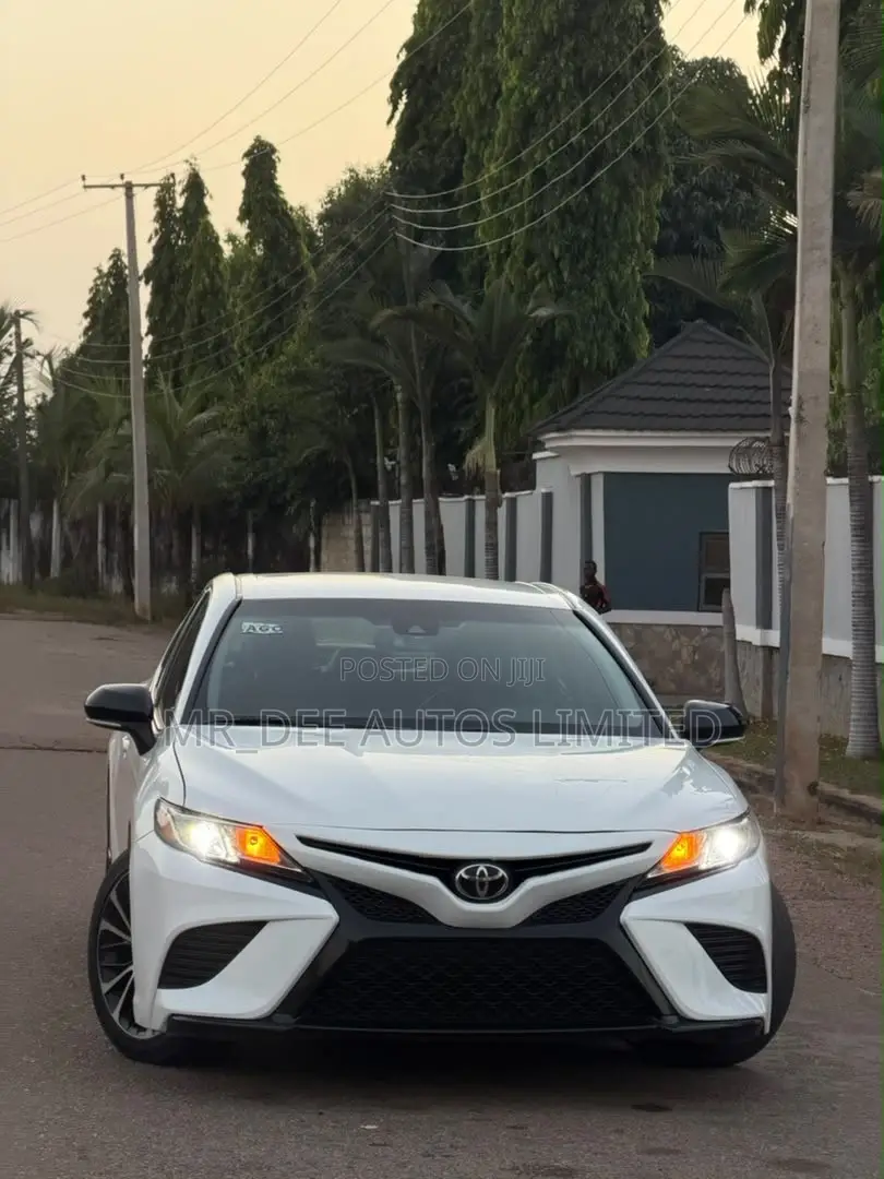 Toyota Camry SE (2.5L 4cyl 8A) 2019 Silver