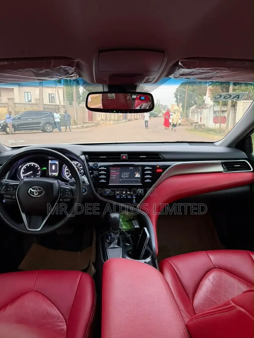 Toyota Camry SE (2.5L 4cyl 8A) 2019 Silver