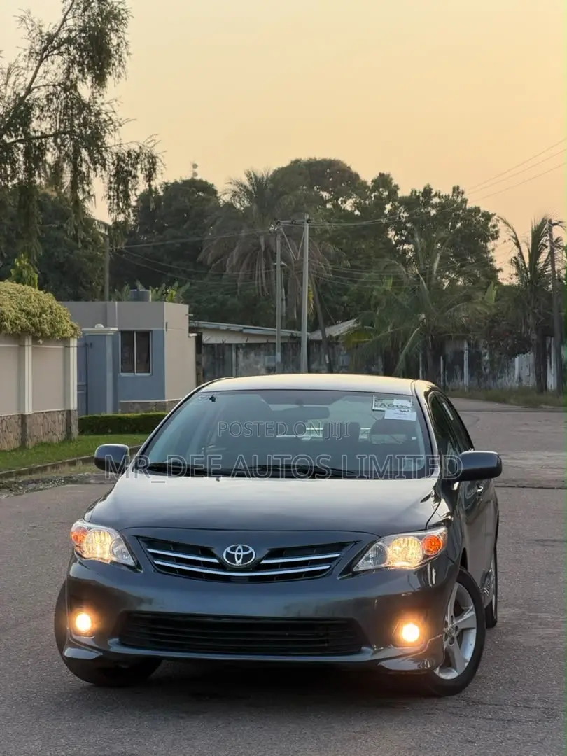 Toyota Corolla S Special Edition 4dr Sedan (1.8L 4cyl 4A) 2013 Gray