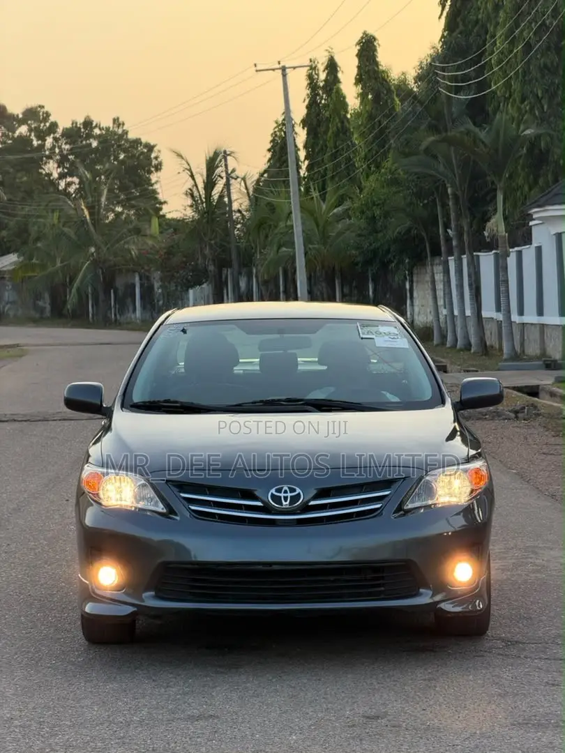 Toyota Corolla S Special Edition 4dr Sedan (1.8L 4cyl 4A) 2013 Gray