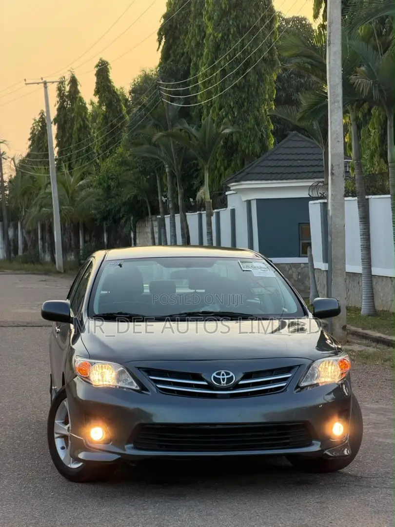 Toyota Corolla S Special Edition 4dr Sedan (1.8L 4cyl 4A) 2013 Gray