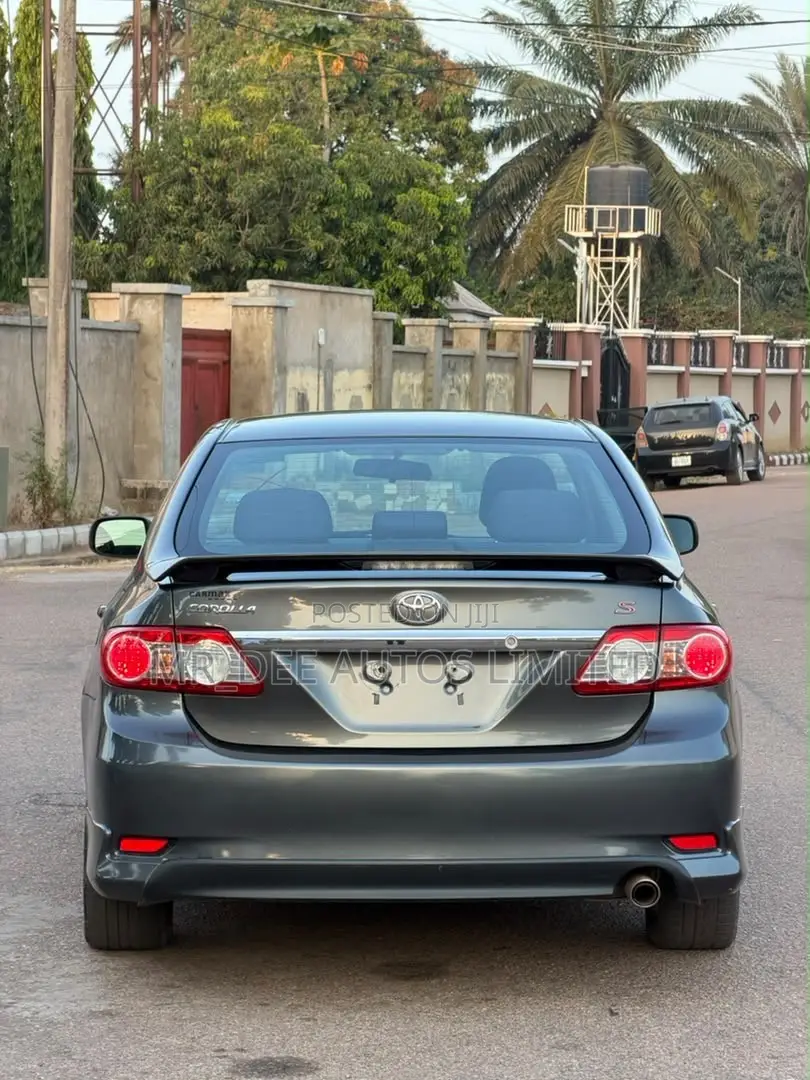 Toyota Corolla S Special Edition 4dr Sedan (1.8L 4cyl 4A) 2013 Gray