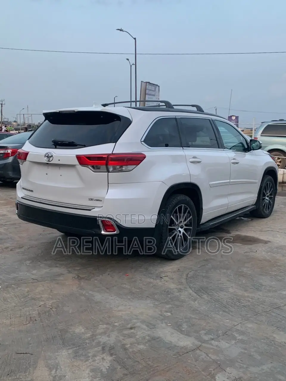 Toyota Highlander SE 4x4 V6 (3.5L 6cyl 8A) 2018 White