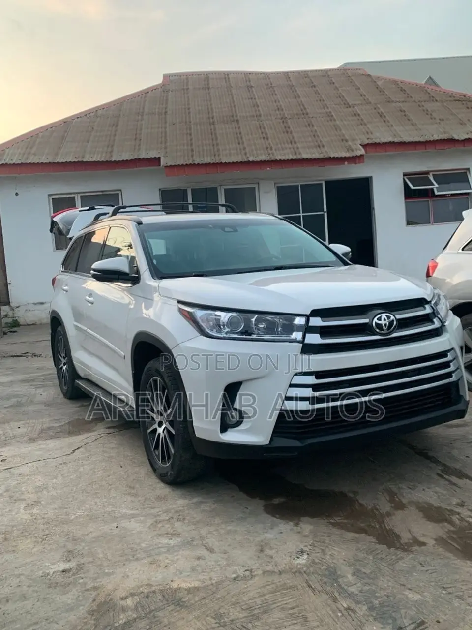 Toyota Highlander SE 4x4 V6 (3.5L 6cyl 8A) 2018 White