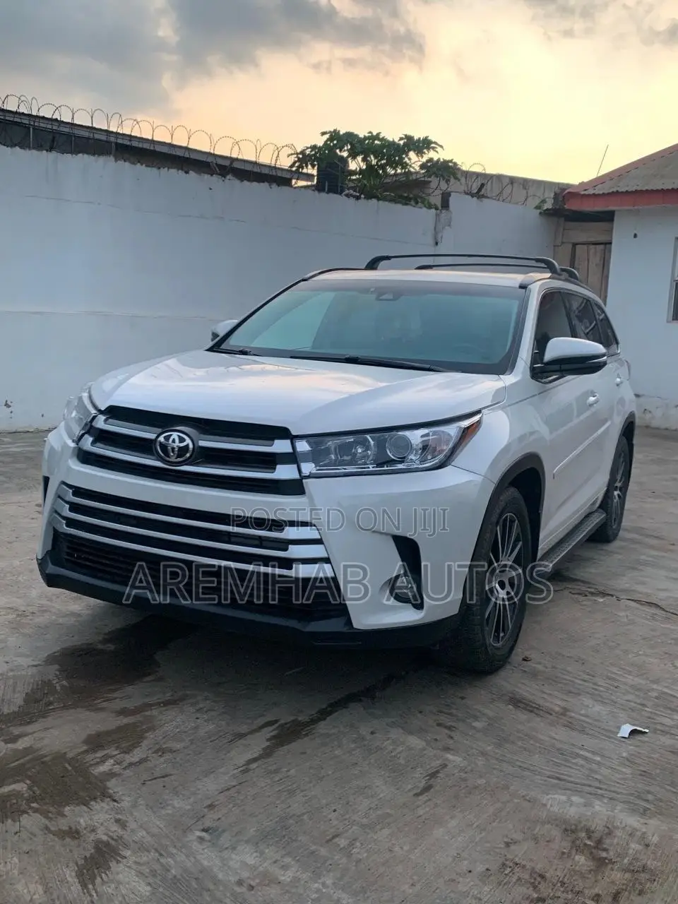 Toyota Highlander SE 4x4 V6 (3.5L 6cyl 8A) 2018 White
