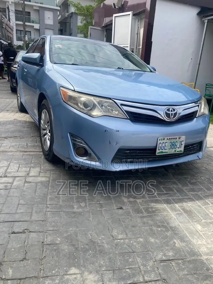Toyota Camry LE 4dr Sedan (2.5L 4cyl 6A) 2013 Blue