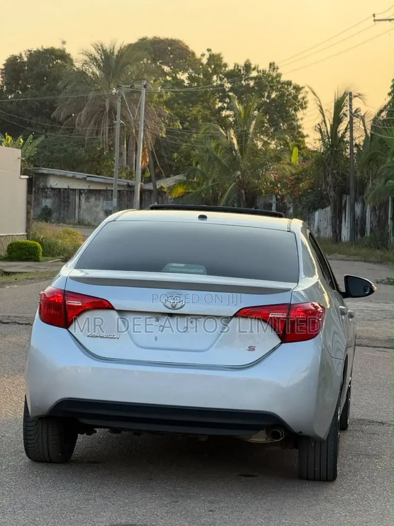 Toyota Corolla 2017 Silver
