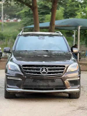 Mercedes-Benz M Class ML63 AMG 4dr SUV AWD (5.5L 8cyl Turbo 7A) 2014