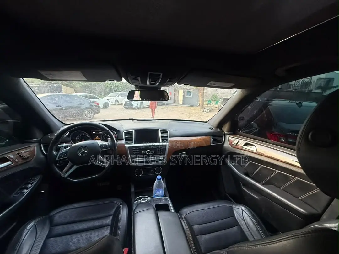 Mercedes-Benz M Class ML63 AMG 4dr SUV AWD (5.5L 8cyl Turbo 7A) 2014