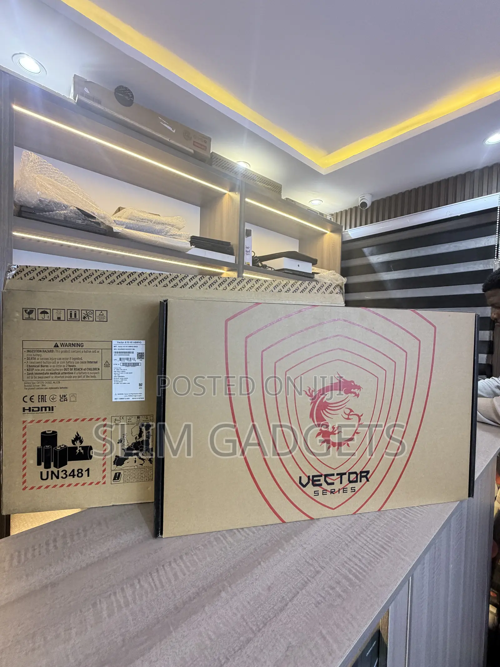 Laptop MSI Vector 16 HX AI A2XWIG 32GB AMD Ryzen 9 SSD 1T