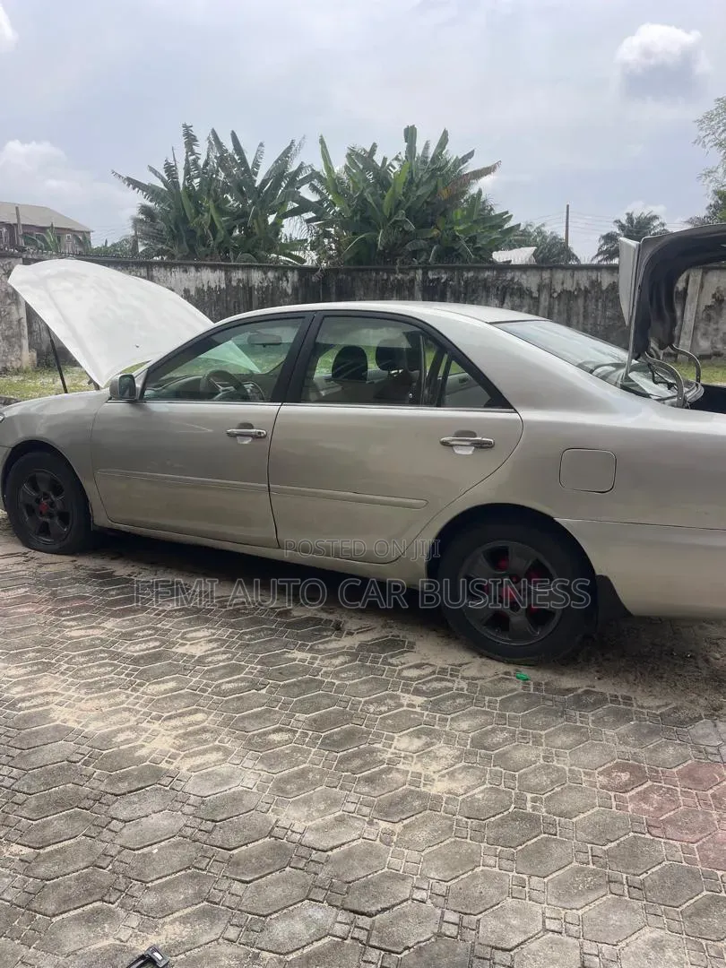 Toyota Camry 2004 Silver