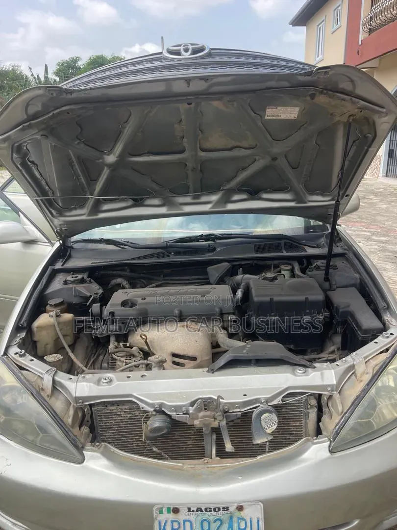 Toyota Camry 2004 Silver
