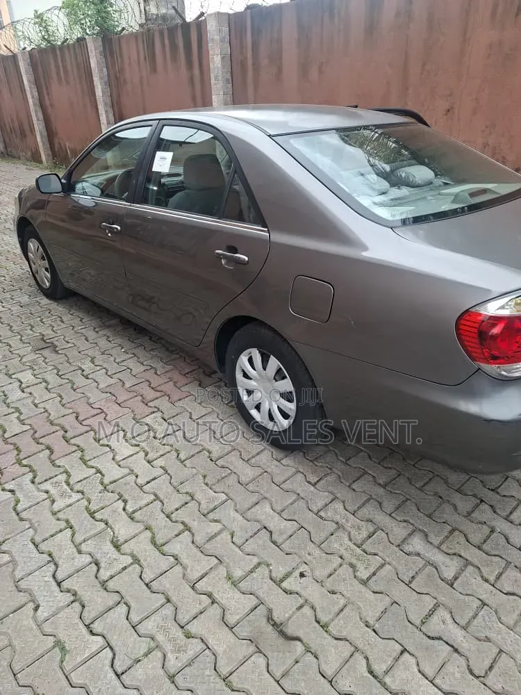 Toyota Camry LE 4dr Sedan (2.4L 4cyl 5A) 2006 Gray