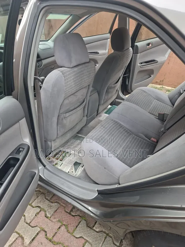 Toyota Camry LE 4dr Sedan (2.4L 4cyl 5A) 2006 Gray
