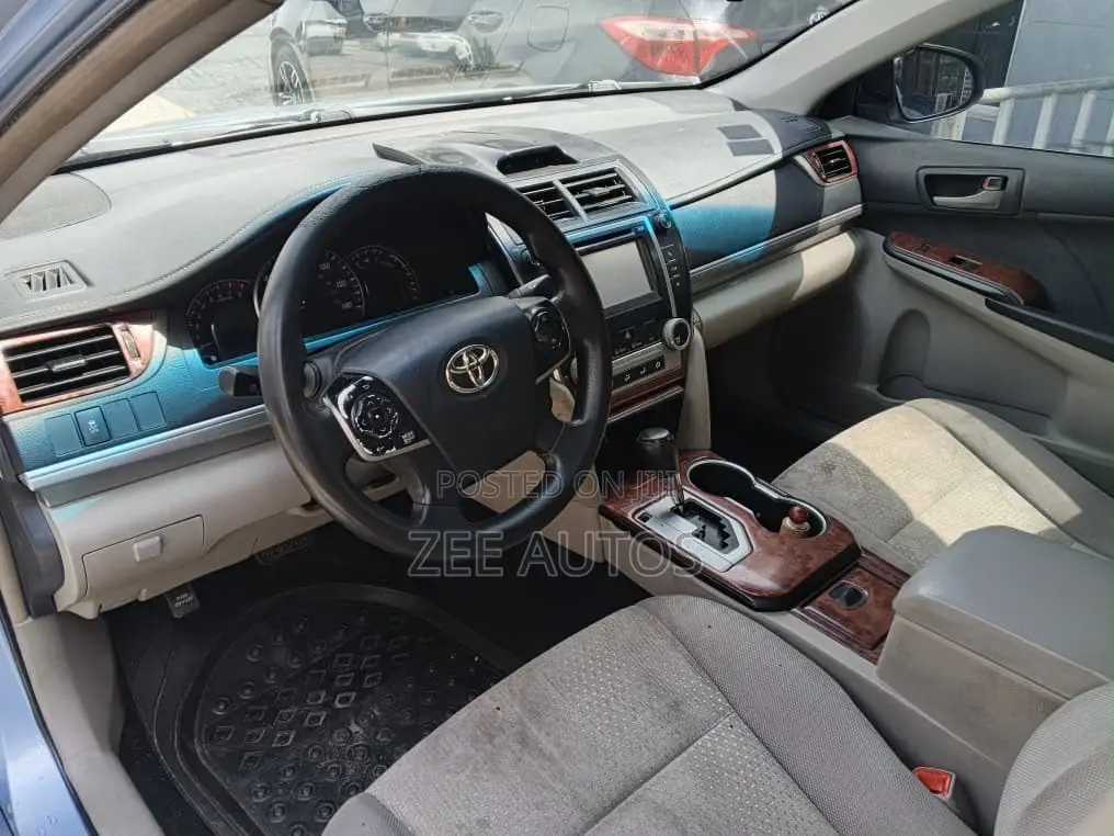 Toyota Camry LE 4dr Sedan (2.5L 4cyl 6A) 2013 Blue