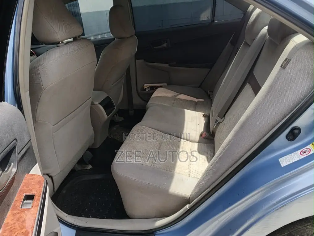 Toyota Camry LE 4dr Sedan (2.5L 4cyl 6A) 2013 Blue