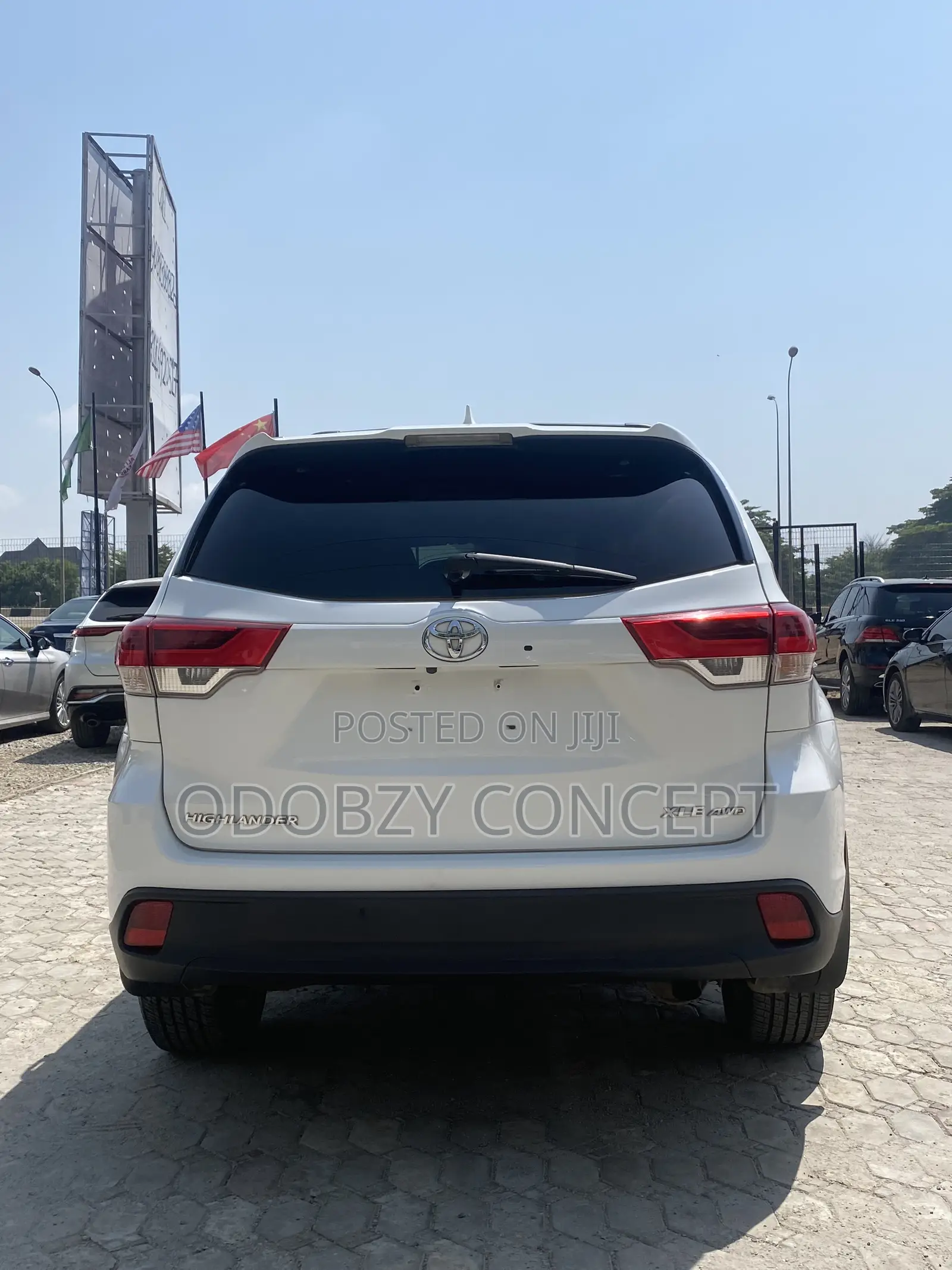 Toyota Highlander XLE 4x2 V6 (3.5L 6cyl 8A) 2018 White