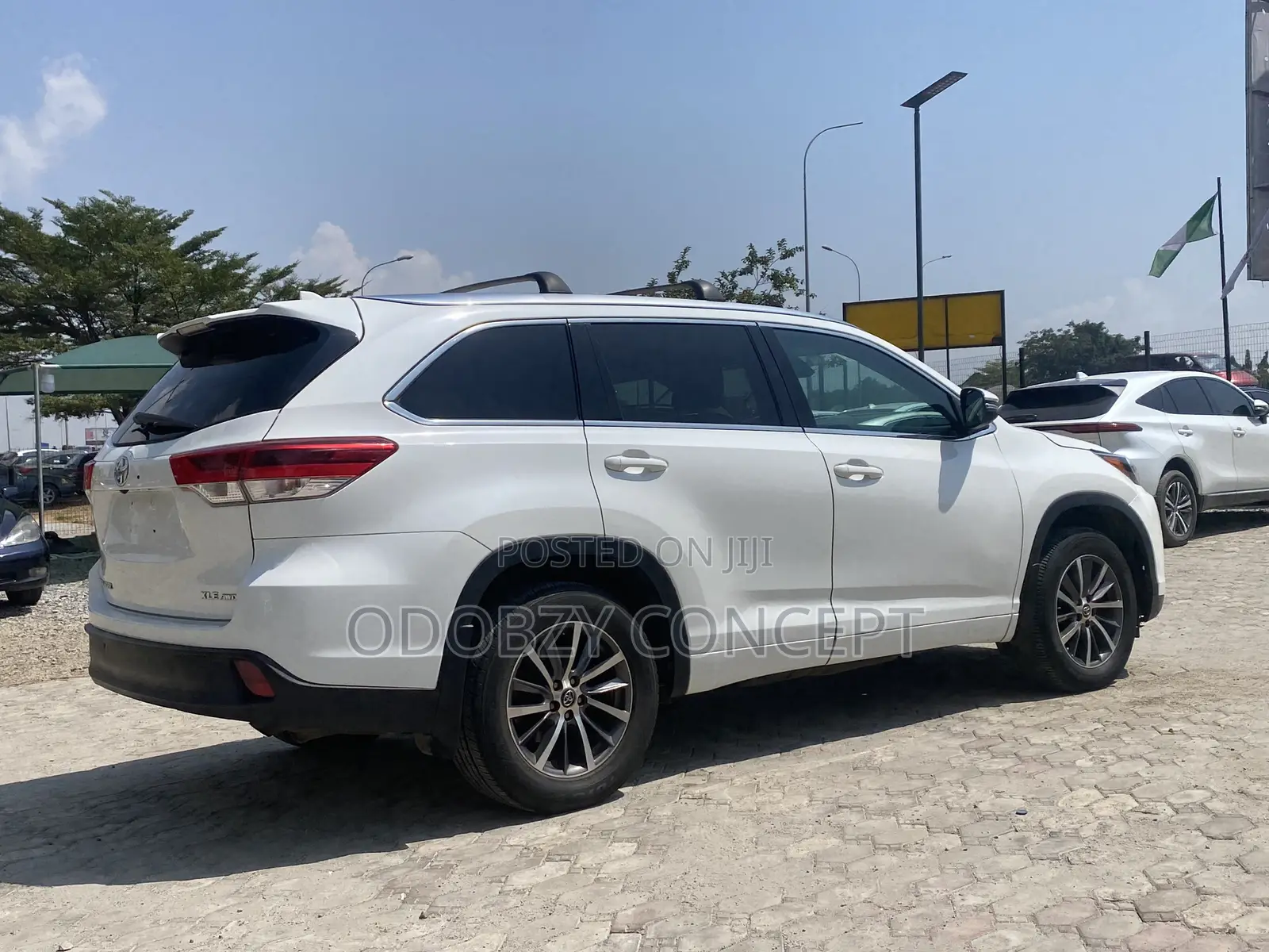 Toyota Highlander XLE 4x2 V6 (3.5L 6cyl 8A) 2018 White