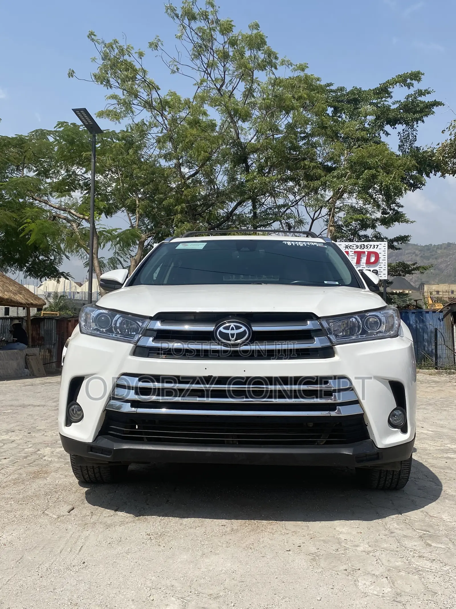 Toyota Highlander XLE 4x2 V6 (3.5L 6cyl 8A) 2018 White