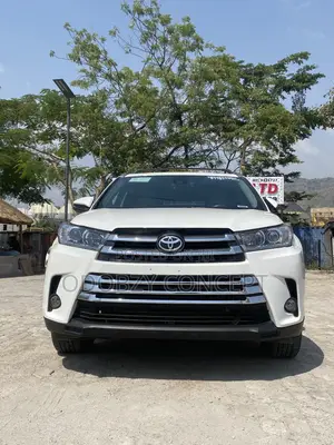 Toyota Highlander XLE 4x2 V6 (3.5L 6cyl 8A) 2018 White
