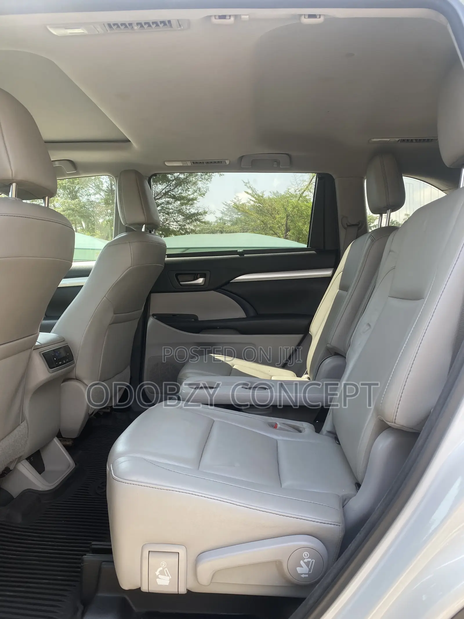 Toyota Highlander XLE 4x2 V6 (3.5L 6cyl 8A) 2018 White