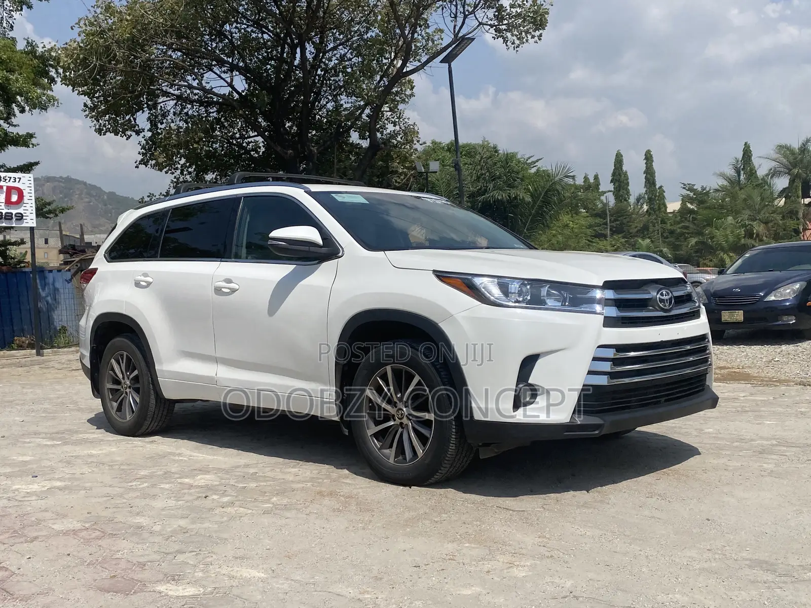 Toyota Highlander XLE 4x2 V6 (3.5L 6cyl 8A) 2018 White