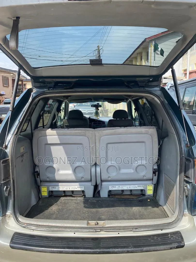 Toyota Sienna LE & 1 hatch 2000 Green
