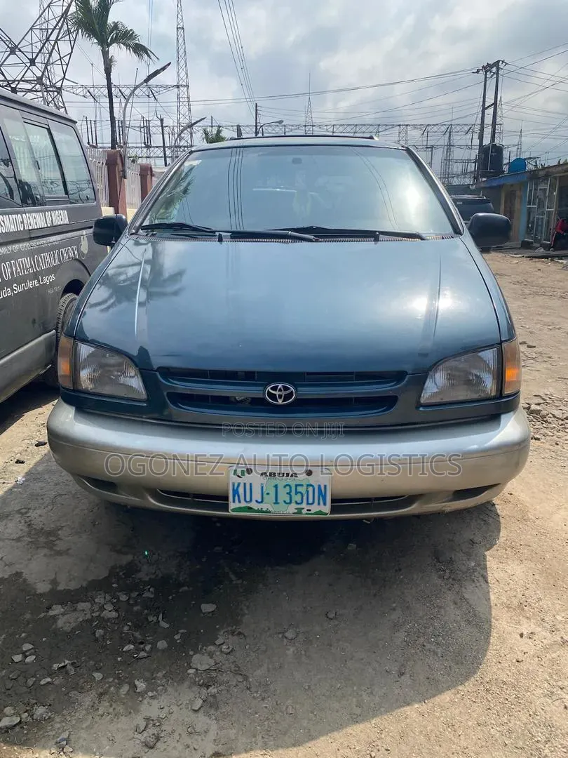 Toyota Sienna LE & 1 hatch 2000 Green