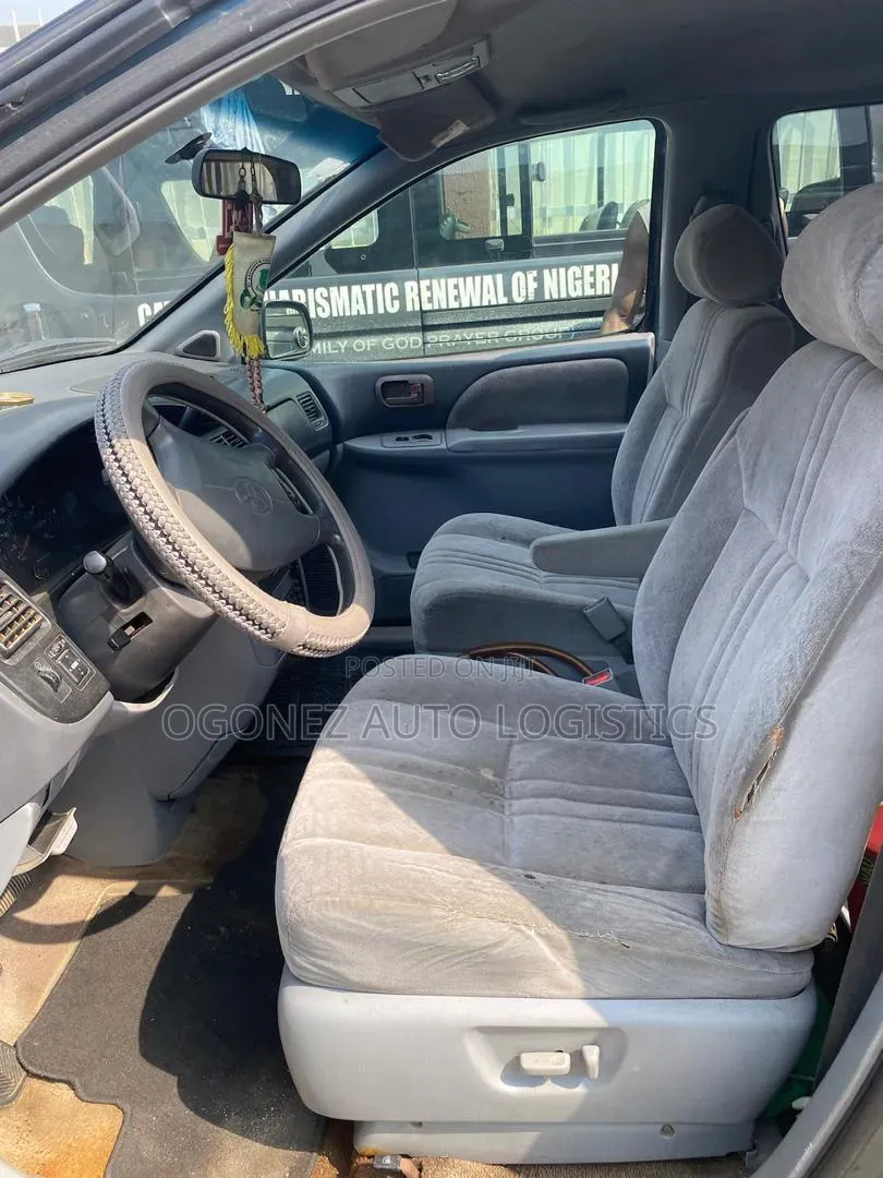 Toyota Sienna LE & 1 hatch 2000 Green