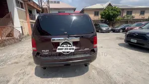 Honda Pilot Touring w/RES/Navi FWD (3.5L 6cyl 5A) 2012 Brown