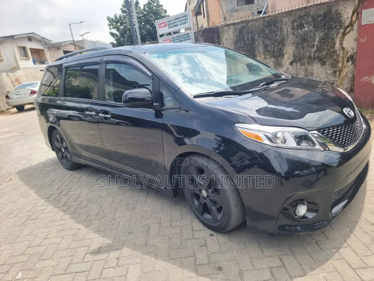 Toyota Sienna SE 8-Passenger 4dr Minivan (3.5L 6cyl 6A) 2015 Black