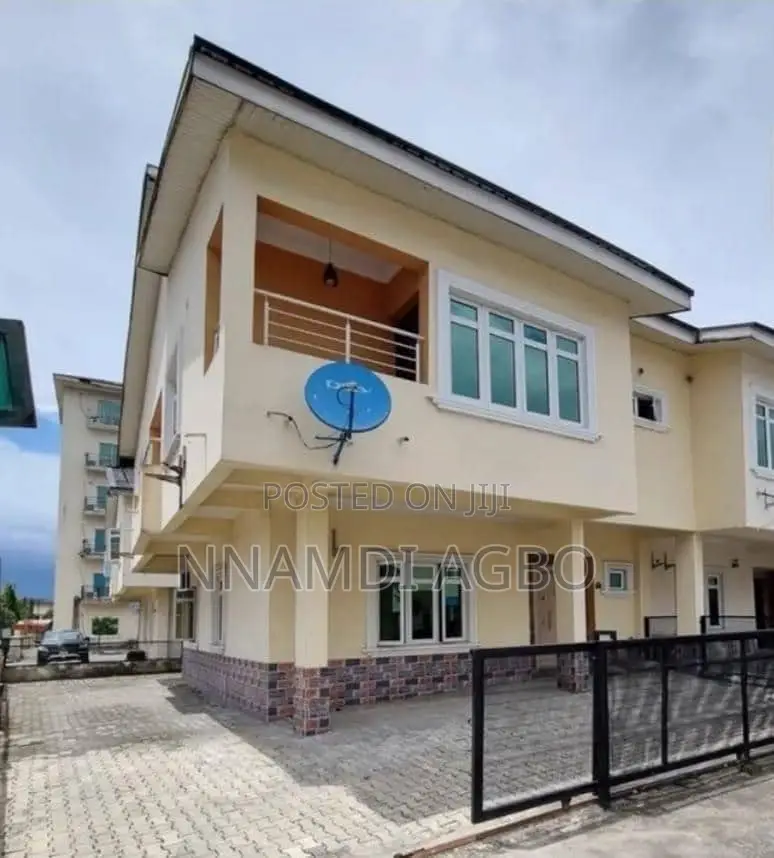 3bdrm Apartment in Chevron for rent