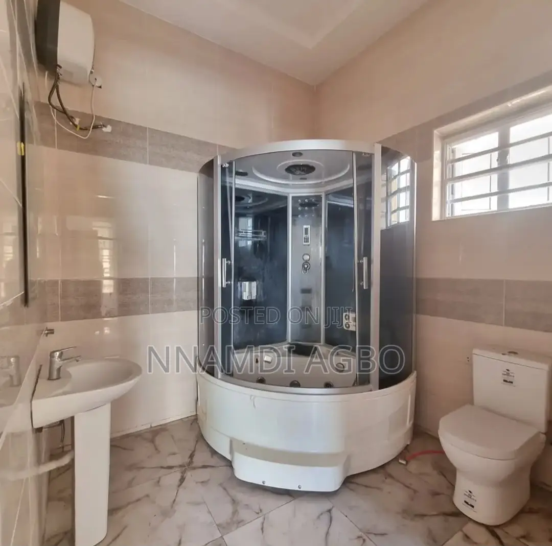 3bdrm Apartment in Chevron for rent