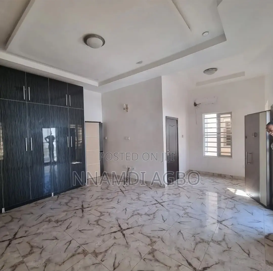 3bdrm Apartment in Chevron for rent