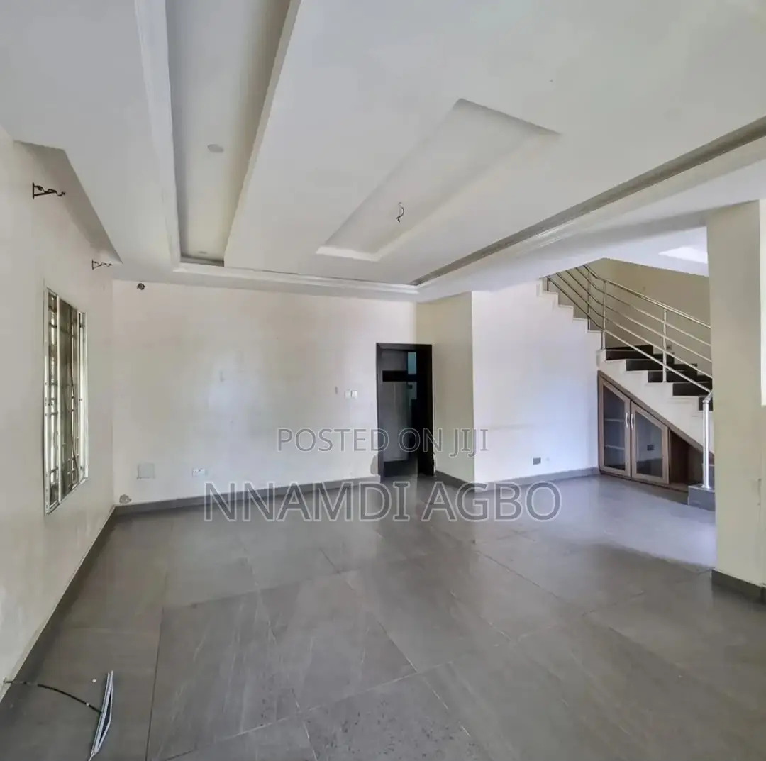 3bdrm Apartment in Chevron for rent