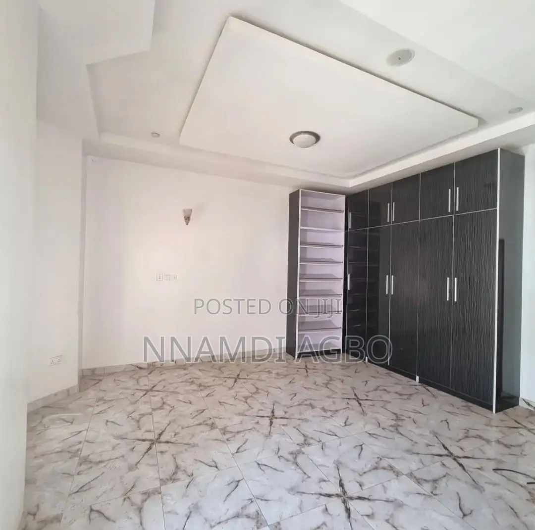 3bdrm Apartment in Chevron for rent