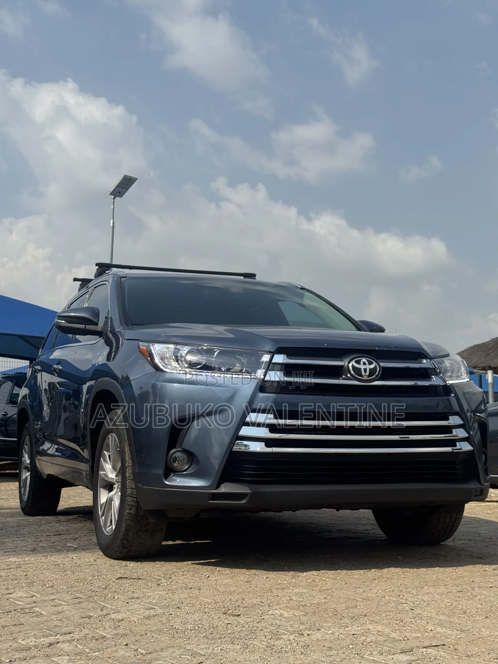 Toyota Highlander XLE 4x2 V6 (3.5L 6cyl 8A) 2018 Blue