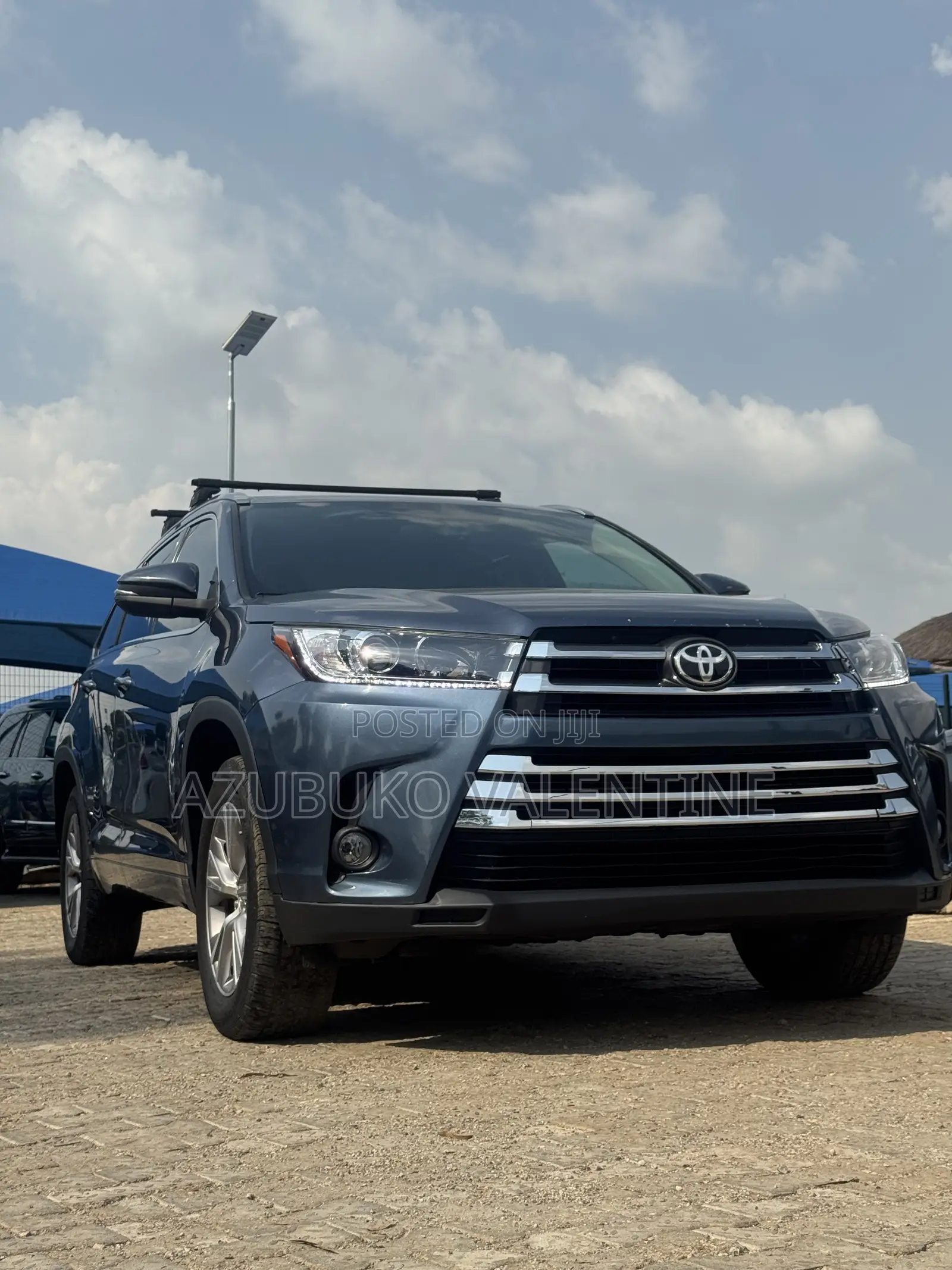 Toyota Highlander XLE 4x2 V6 (3.5L 6cyl 8A) 2018 Blue