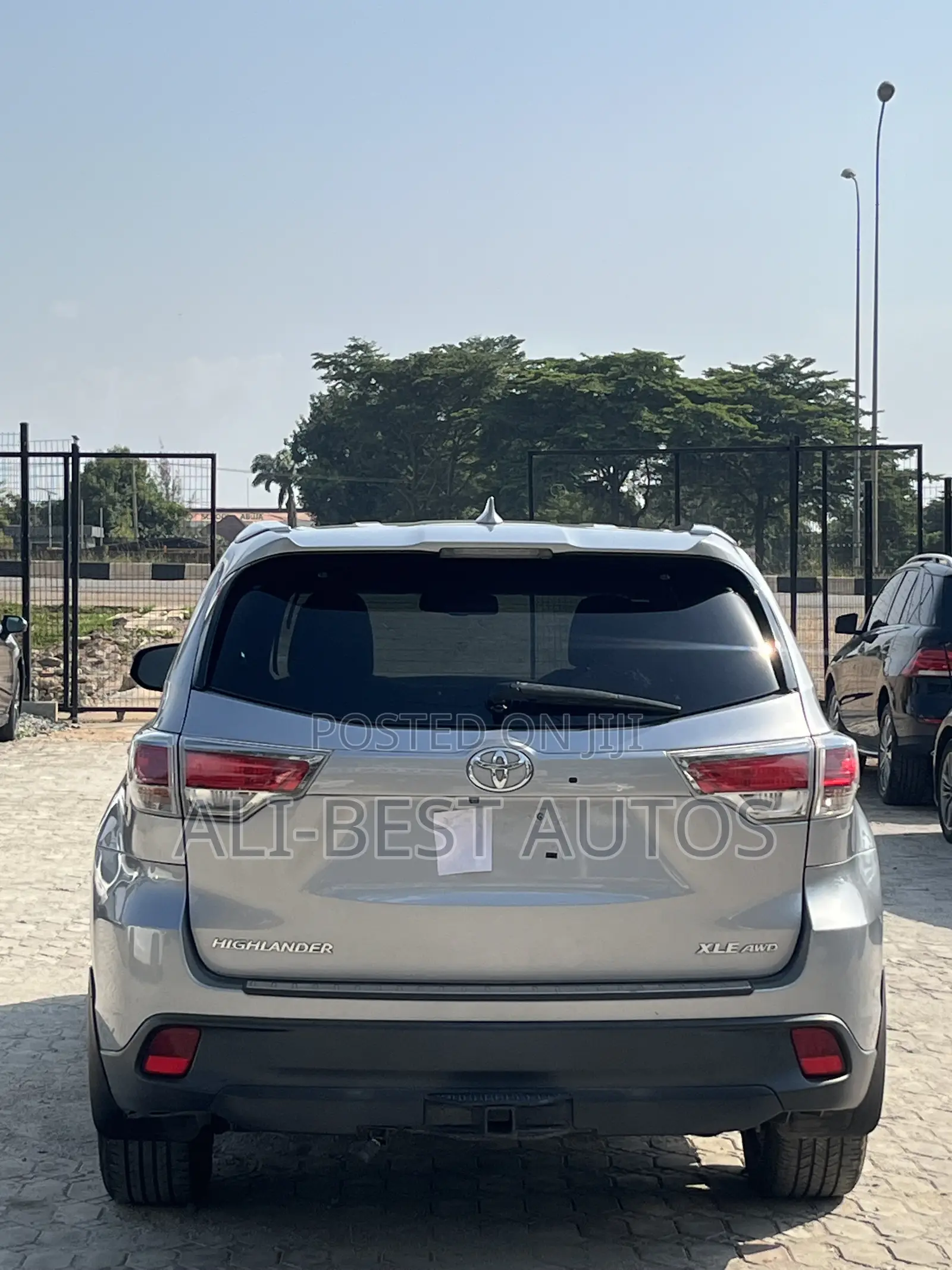 Toyota Highlander XLE 4dr SUV AWD (3.5L 6cyl 6A) 2015 Silver