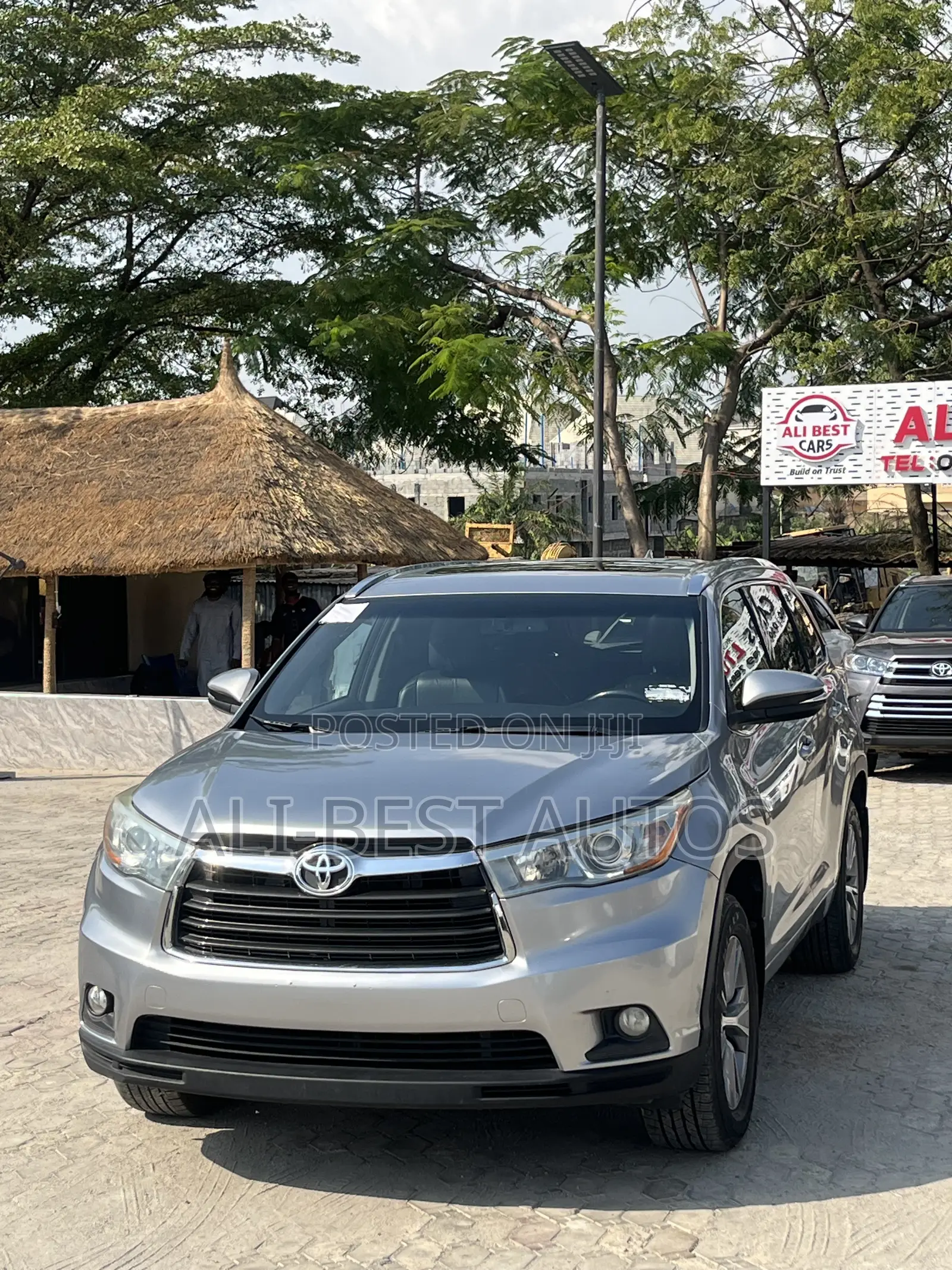 Toyota Highlander XLE 4dr SUV AWD (3.5L 6cyl 6A) 2015 Silver