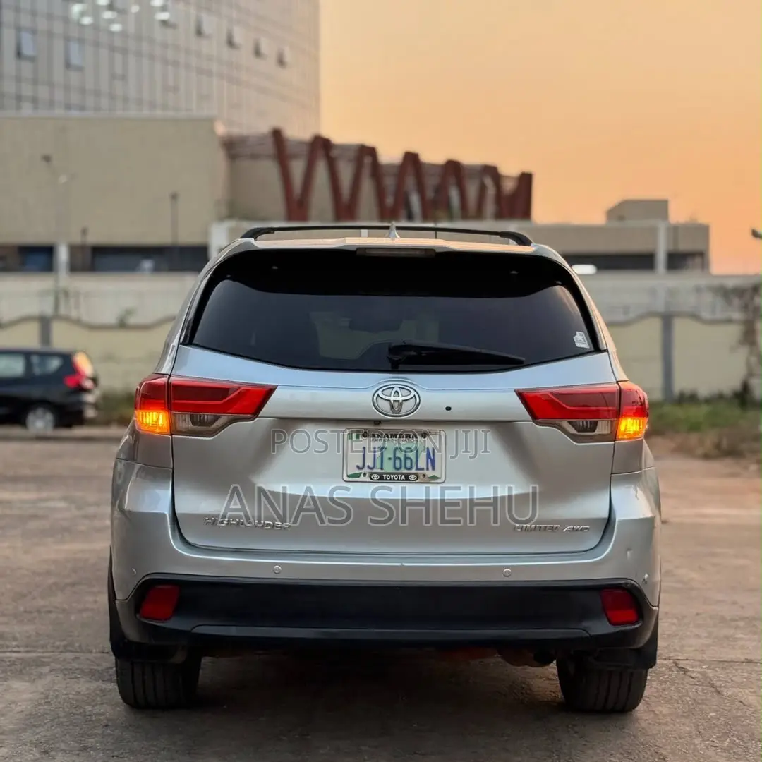 Toyota Highlander Limited 4dr SUV AWD (3.5L 6cyl 6A) 2015 Silver